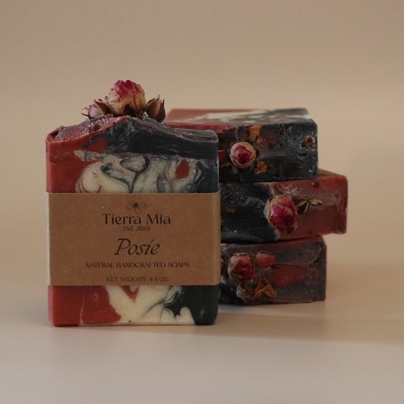 "Posie" Rose Clay & Activated Charcoal Artisan Soap Bar - Picture 4 of 9